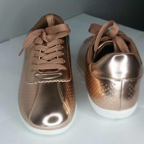 🆕//The Blair// Rose Gold lace up Sneaker - Picture 4 of 4